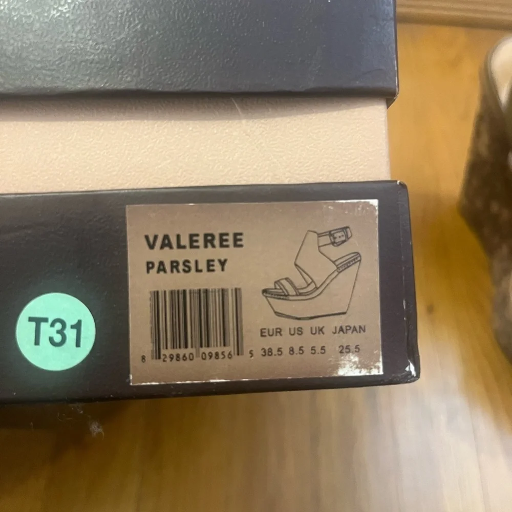 Modern Vintage Olive Green Cork Wedges Women’s Size 8.5 NEW